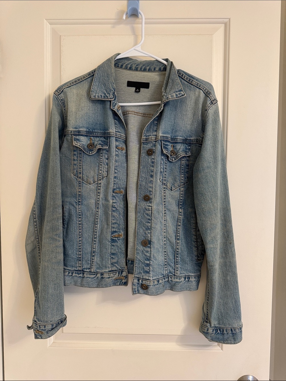 Light Wash Denim Jacket - Women's Classic Jean jacket